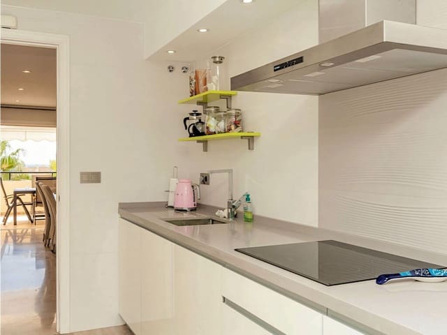 3 sypialnia Penthouse na sprzedaż w Elviria, Marbella z basenem garażem - 1 095 000 € (Ref: 10003495)