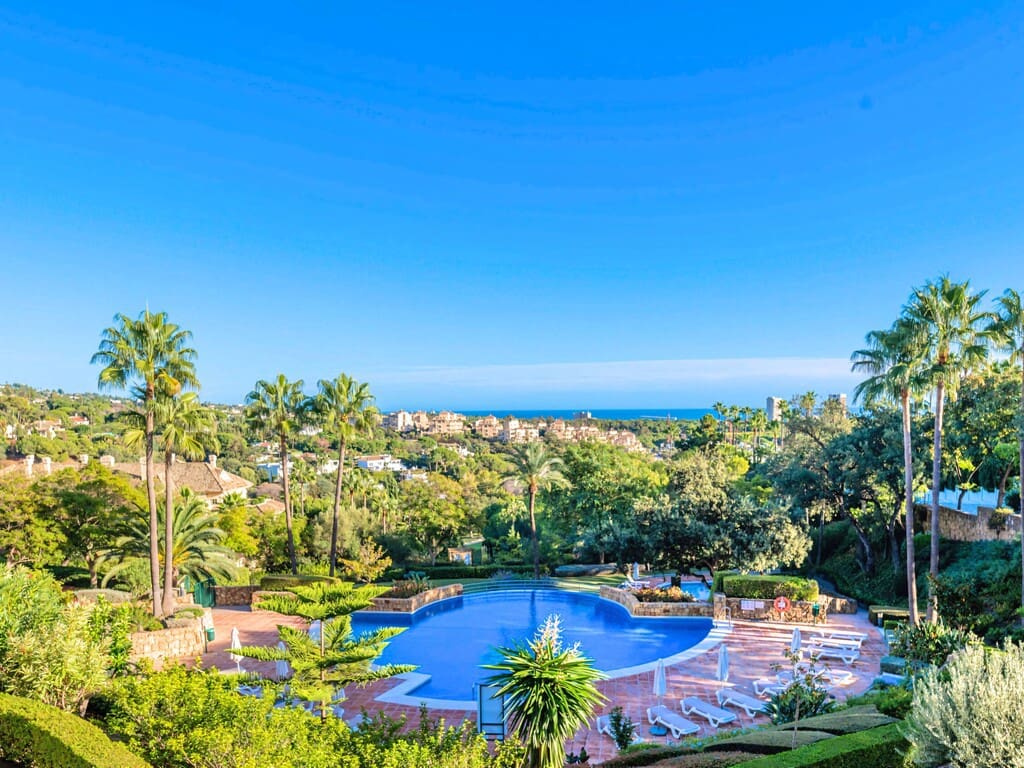 3 sypialnia Penthouse na sprzedaż w Elviria z basenem garażem - 1 095 000 € (Ref: 10003495)