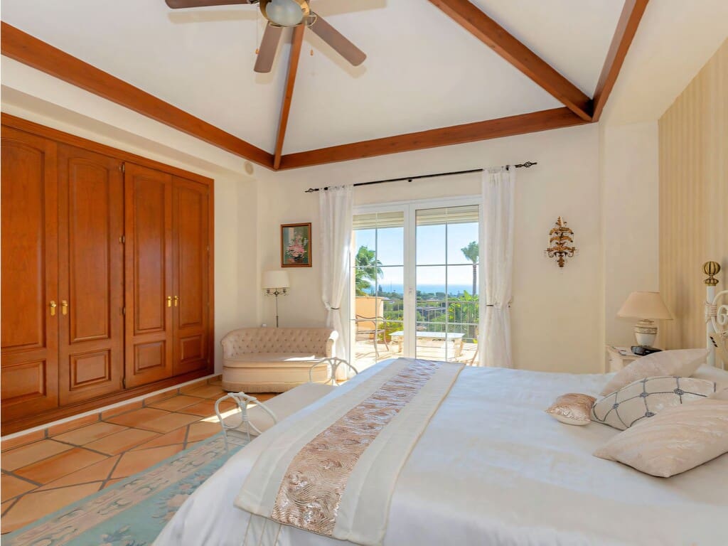 Chalet de 4 habitaciones en Elviria en venta con piscina garaje - 2.068.000 € (Ref: 10003496)