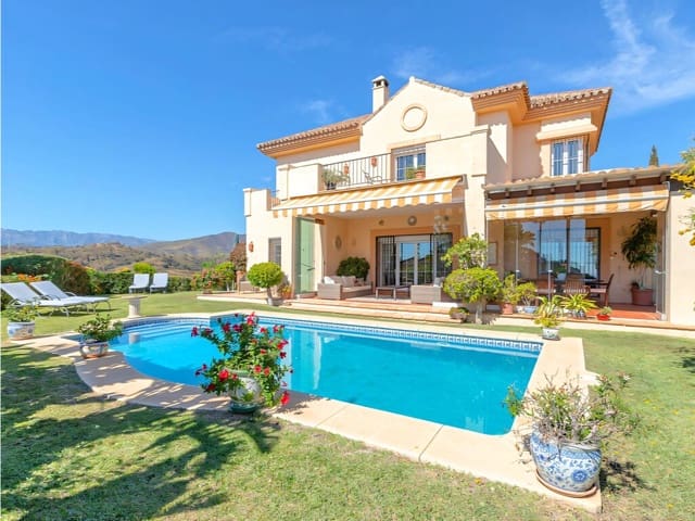 Chalet de 4 habitaciones en Elviria, Marbella en venta - 2.068.000 € (Ref: 10003496)