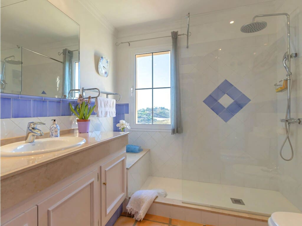 Chalet de 4 habitaciones en Elviria en venta con piscina garaje - 2.068.000 € (Ref: 10003496)