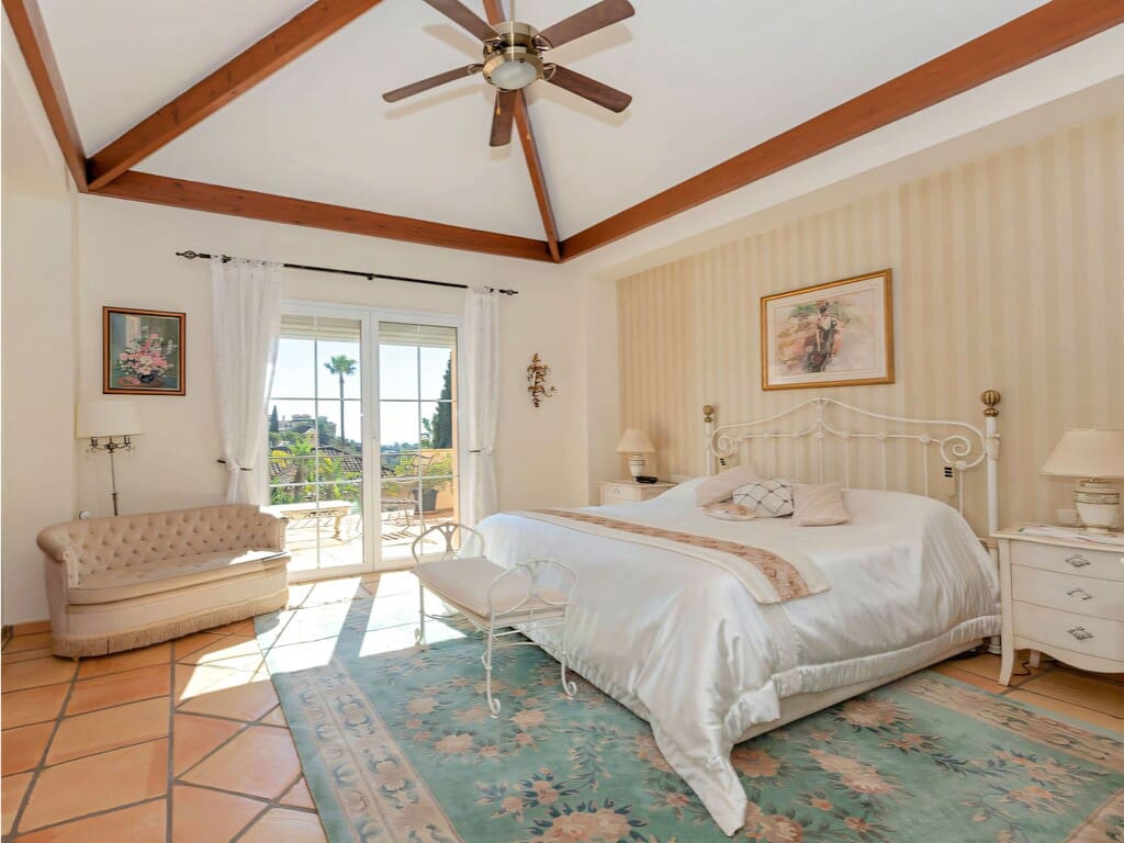 Chalet de 4 habitaciones en Elviria en venta con piscina garaje - 2.068.000 € (Ref: 10003496)