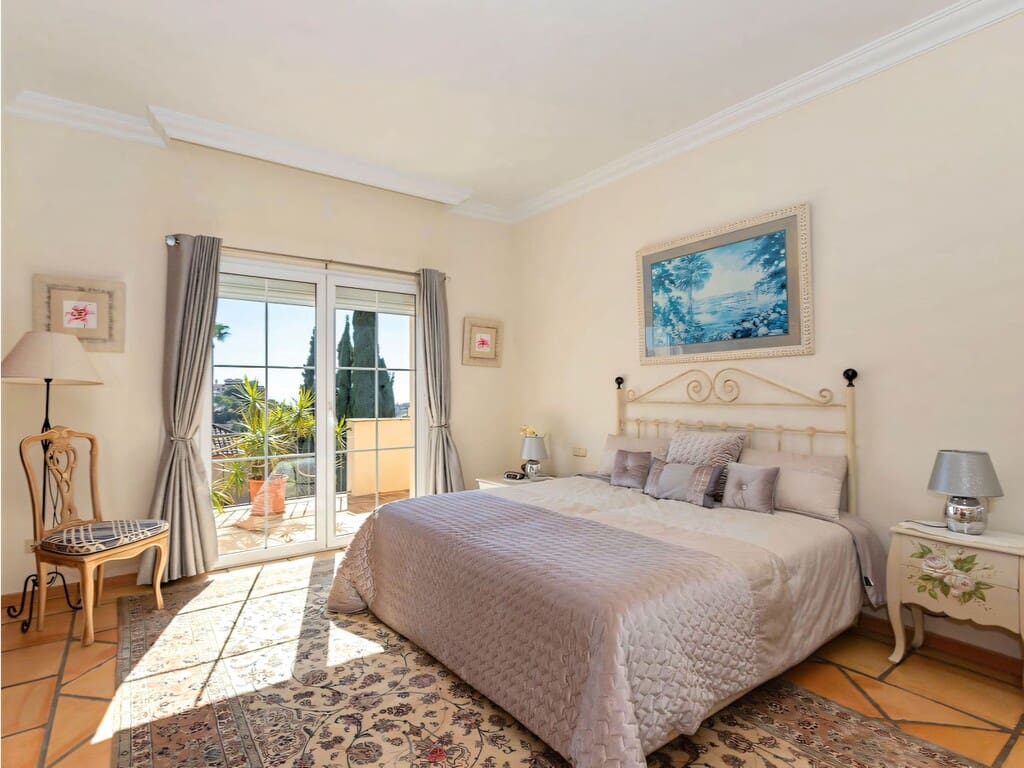 Chalet de 4 habitaciones en Elviria en venta con piscina garaje - 2.068.000 € (Ref: 10003496)