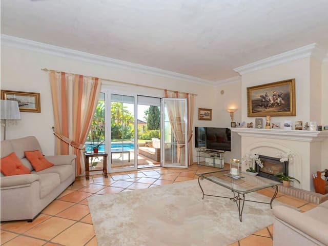 Chalet de 4 habitaciones en Elviria, Marbella en venta - 2.068.000 € (Ref: 10003496)