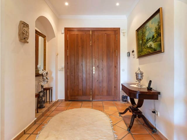 Chalet de 4 habitaciones en Elviria, Marbella en venta - 2.068.000 € (Ref: 10003496)