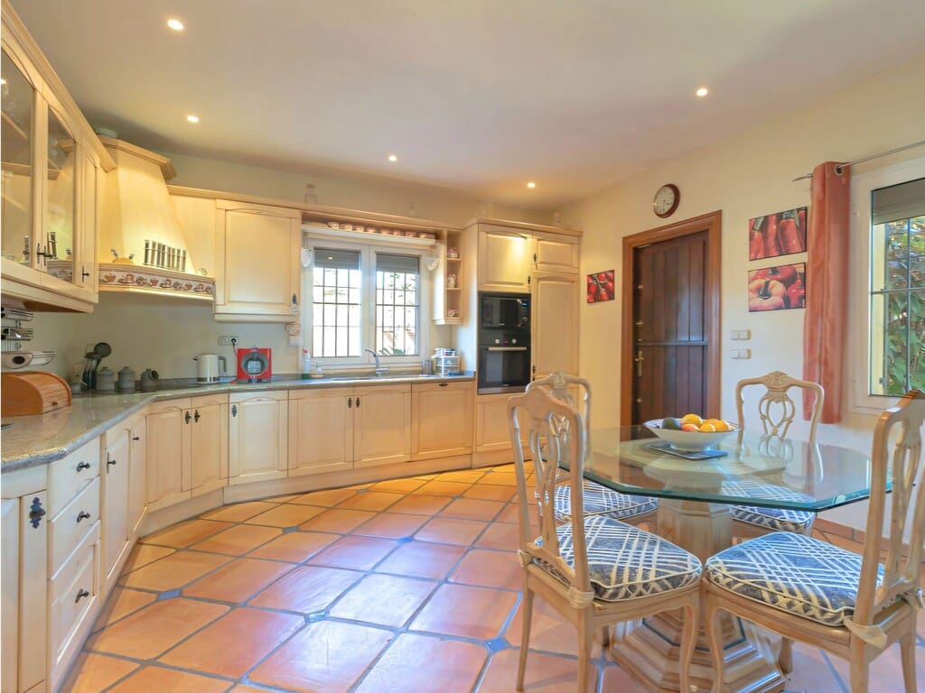 Chalet de 4 habitaciones en Elviria en venta con piscina garaje - 2.068.000 € (Ref: 10003496)