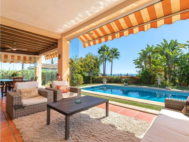 Chalet de 4 habitaciones en Elviria, Marbella en venta - 2.068.000 € (Ref: 10003496)