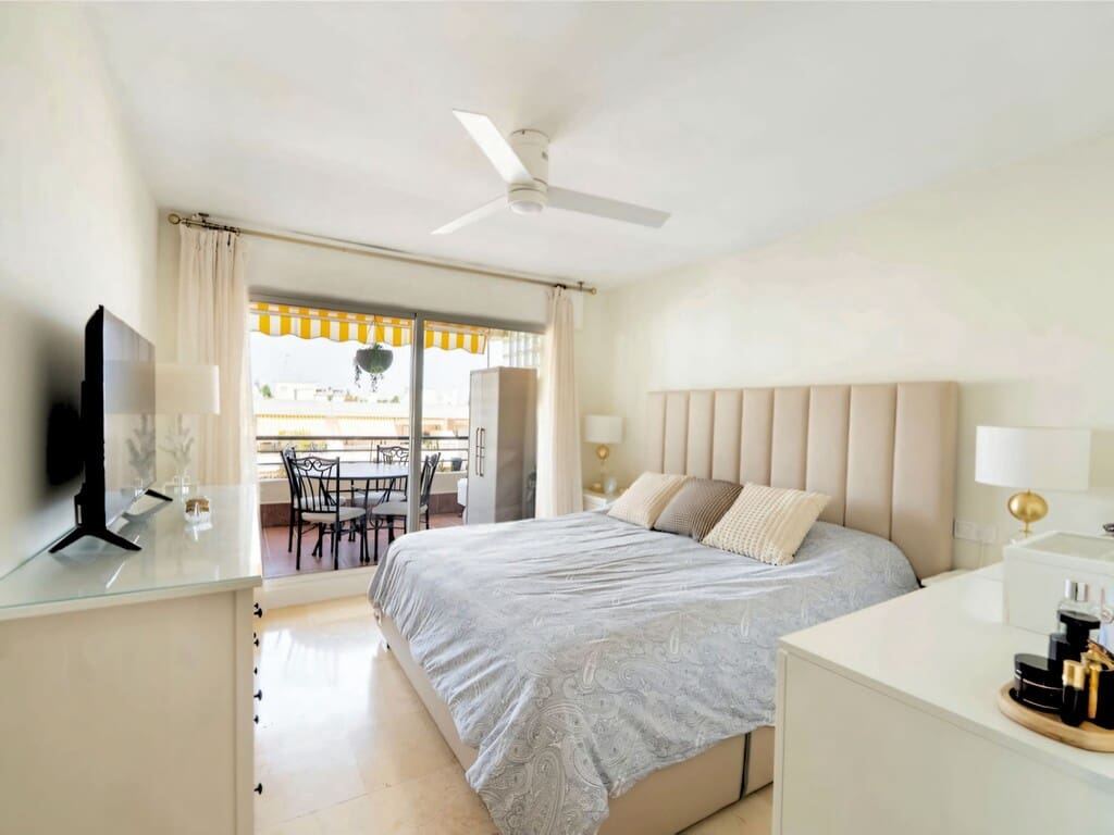 2 soveværelse Lejlighed til salg i San Pedro de Alcantara med swimmingpool garage - € 465.000 (Ref: 10005174)