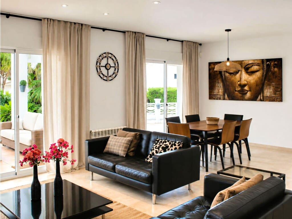 3 slaapkamer Villa te koop in Las Chapas met zwembad garage - € 1.349.000 (Ref: 10005175)