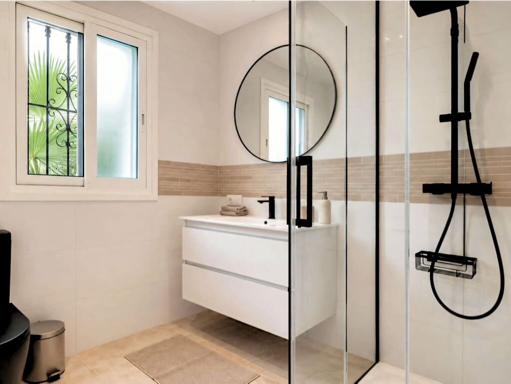 3 slaapkamer Villa te koop in Las Chapas met zwembad garage - € 1.349.000 (Ref: 10005175)