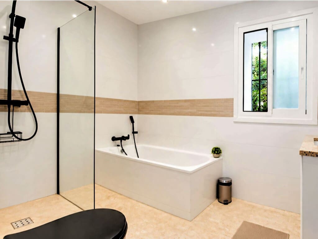 3 slaapkamer Villa te koop in Las Chapas met zwembad garage - € 1.349.000 (Ref: 10005175)