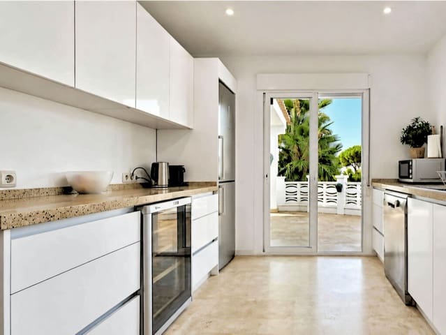 3 slaapkamer Villa te koop in Las Chapas, Marbella met zwembad garage - € 1.349.000 (Ref: 10005175)