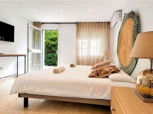 3 slaapkamer Villa te koop in Las Chapas, Marbella met zwembad garage - € 1.349.000 (Ref: 10005175)