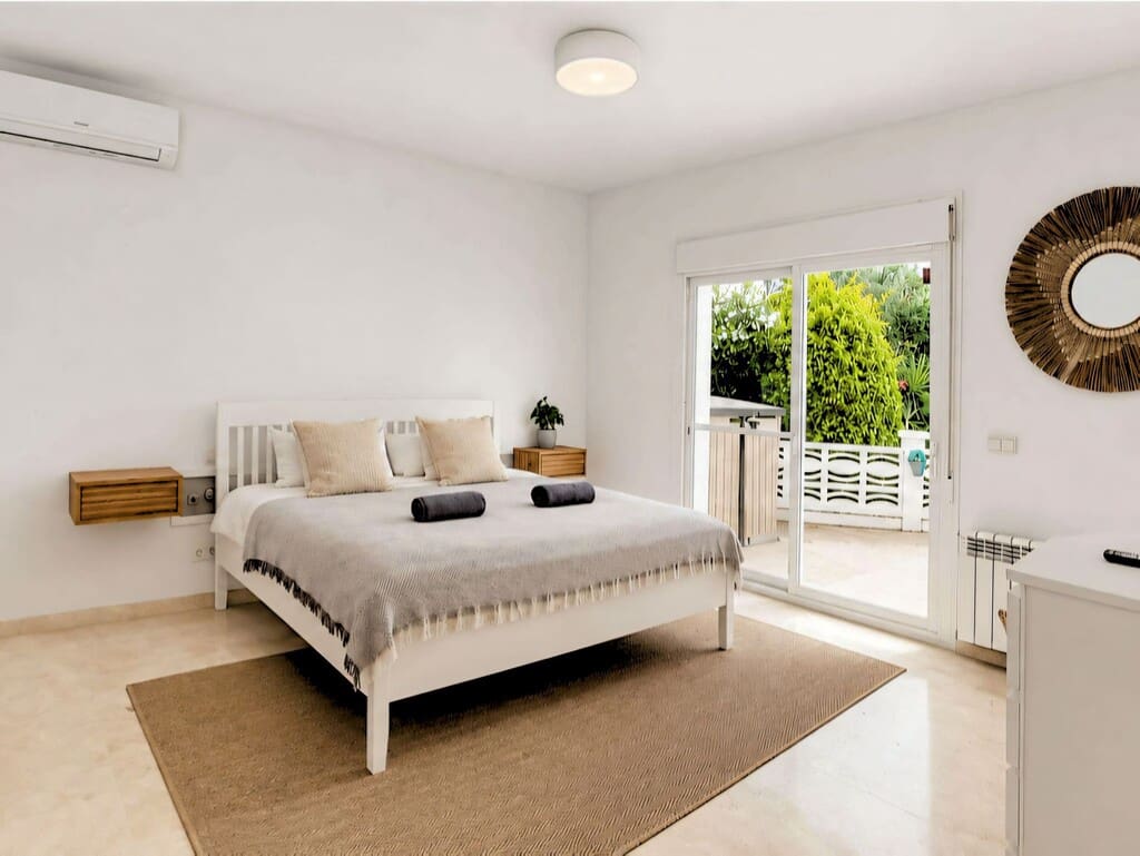 3 slaapkamer Villa te koop in Las Chapas met zwembad garage - € 1.349.000 (Ref: 10005175)