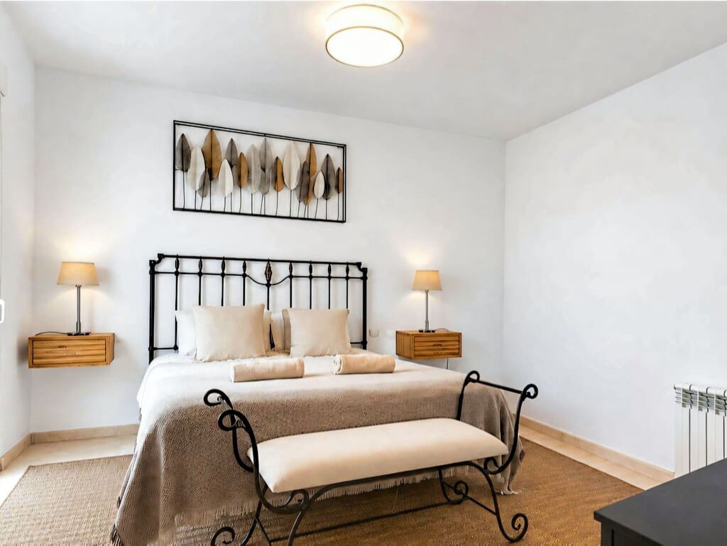 3 slaapkamer Villa te koop in Las Chapas met zwembad garage - € 1.349.000 (Ref: 10005175)