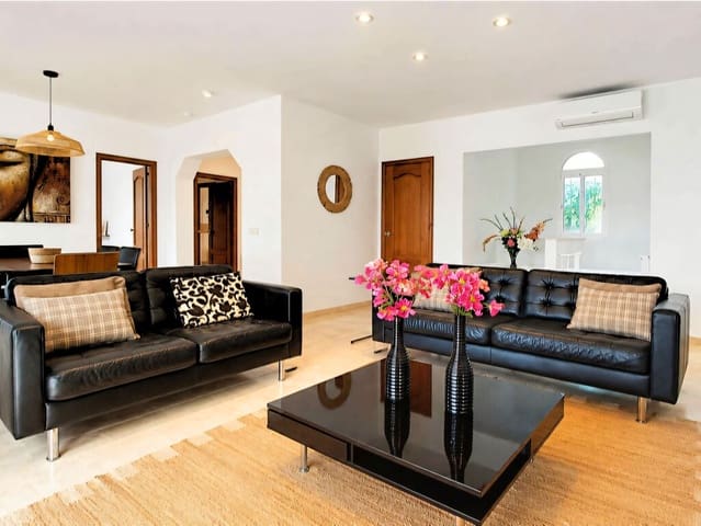 3 slaapkamer Villa te koop in Las Chapas, Marbella met zwembad garage - € 1.349.000 (Ref: 10005175)