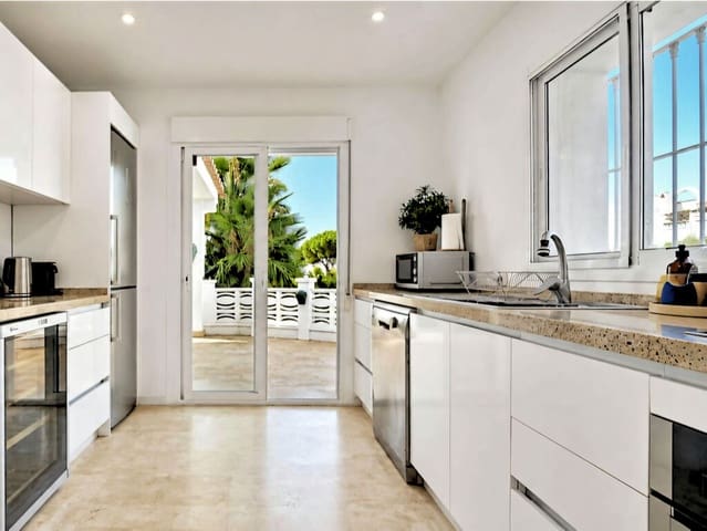 3 slaapkamer Villa te koop in Las Chapas, Marbella met zwembad garage - € 1.349.000 (Ref: 10005175)