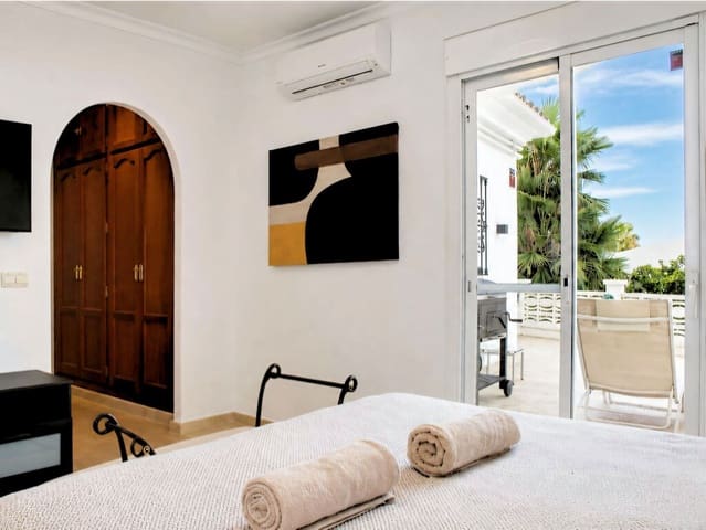 3 slaapkamer Villa te koop in Las Chapas, Marbella met zwembad garage - € 1.349.000 (Ref: 10005175)
