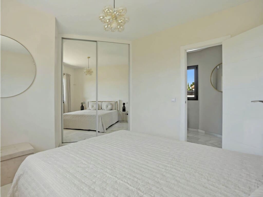 4 bedroom Villa for sale in Mijas Costa with pool garage - € 1,599,000 (Ref: 10008385)