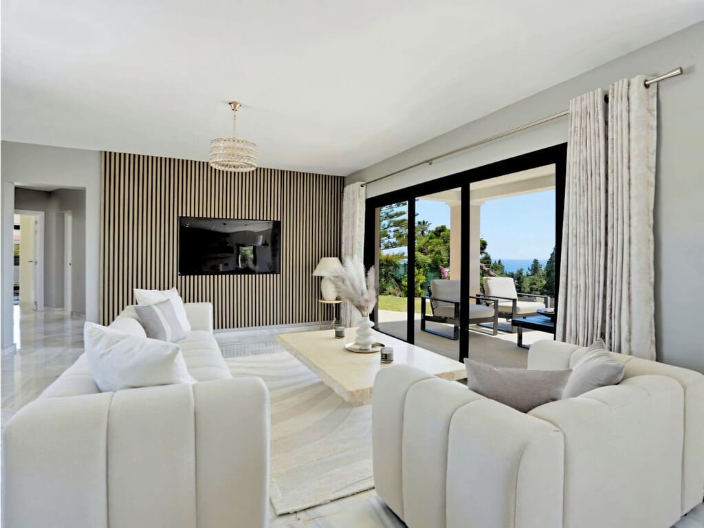 4 bedroom Villa for sale in Mijas Costa with pool garage - € 1,599,000 (Ref: 10008385)