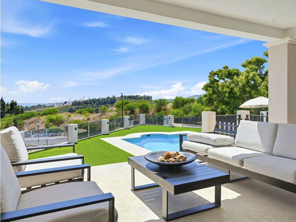 4 bedroom Villa for sale in Mijas Costa with pool garage - € 1,599,000 (Ref: 10008385)