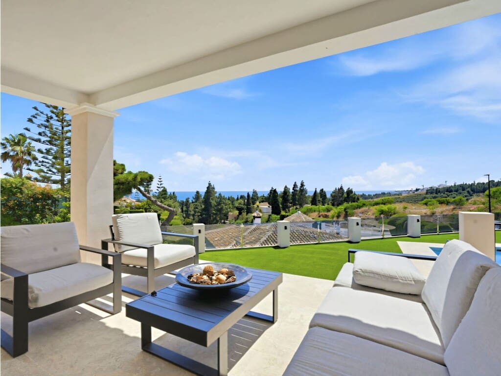 4 bedroom Villa for sale in Mijas Costa with pool garage - € 1,599,000 (Ref: 10008385)