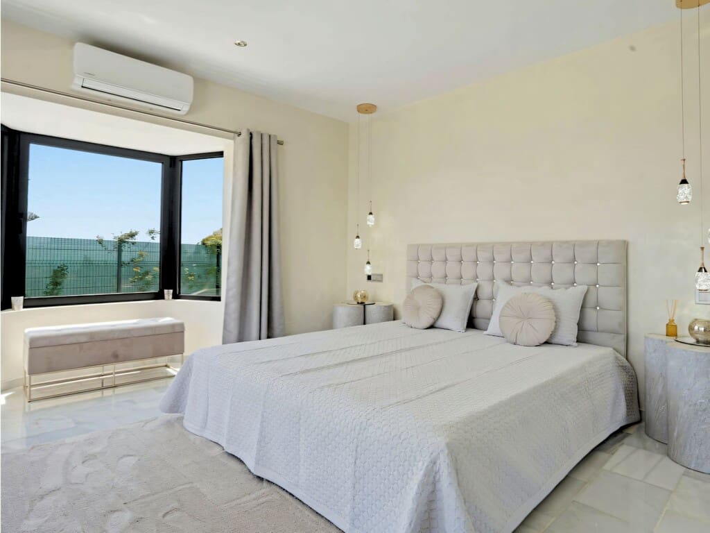 4 bedroom Villa for sale in Mijas Costa with pool garage - € 1,599,000 (Ref: 10008385)