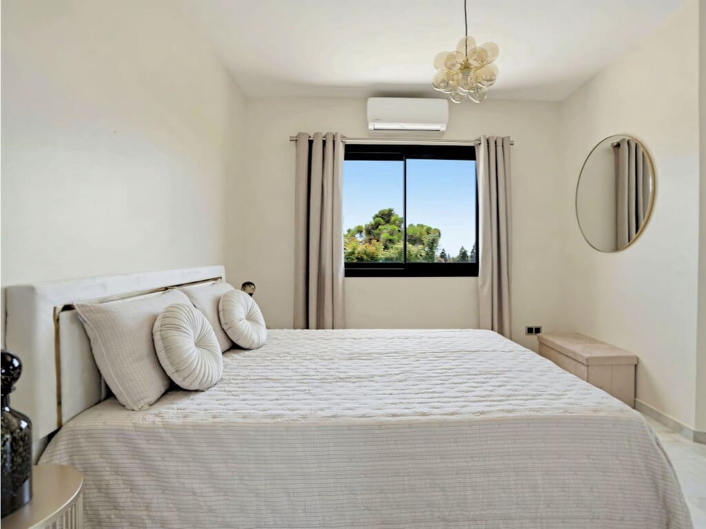 4 bedroom Villa for sale in Mijas Costa with pool garage - € 1,599,000 (Ref: 10008385)