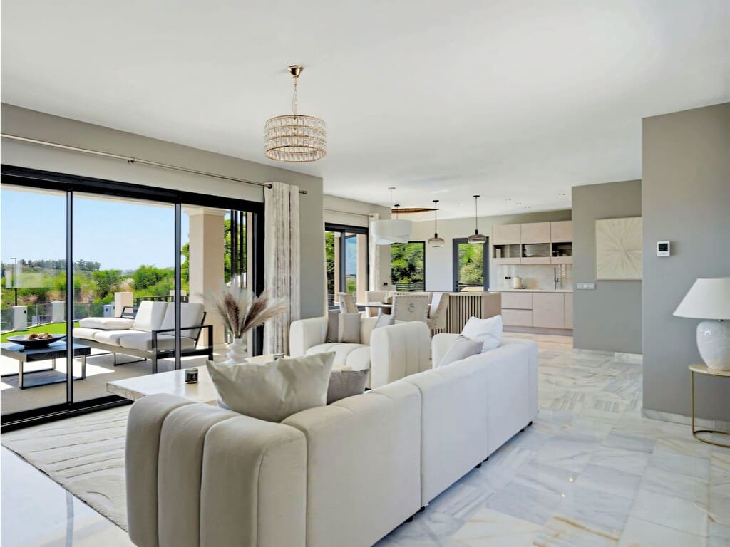4 bedroom Villa for sale in Mijas Costa with pool garage - € 1,599,000 (Ref: 10008385)