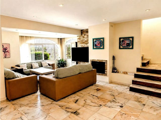 5 bedroom Villa for sale in Marbella with pool garage - € 1,679,000 (Ref: 10008386)
