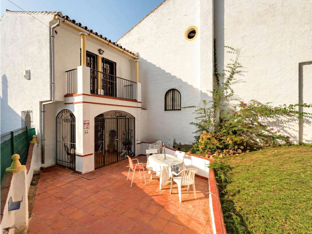 2 soveværelse Byhus til salg i Elviria med swimmingpool - € 420.000 (Ref: 10011073)