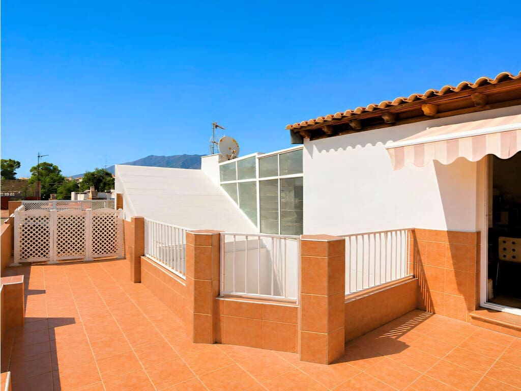 3 slaapkamer Penthouse te koop in Fuengirola - € 745.000 (Ref: 10011074)