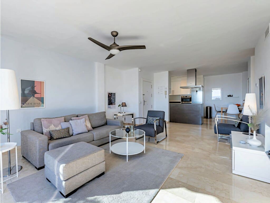 Apartamento de 2 habitaciones en Nueva Andalucia en venta con piscina garaje - 795.000 € (Ref: 10015139)