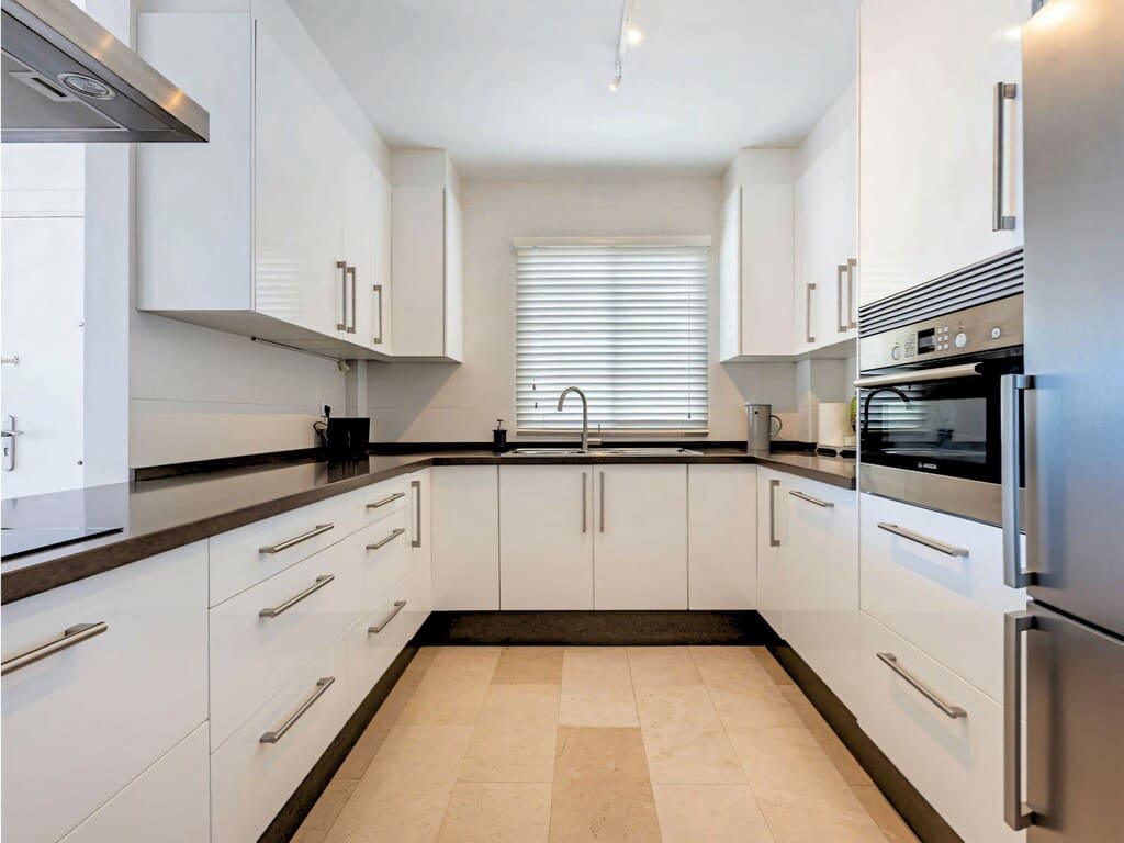 Apartamento de 2 habitaciones en Nueva Andalucia en venta con piscina garaje - 795.000 € (Ref: 10015139)