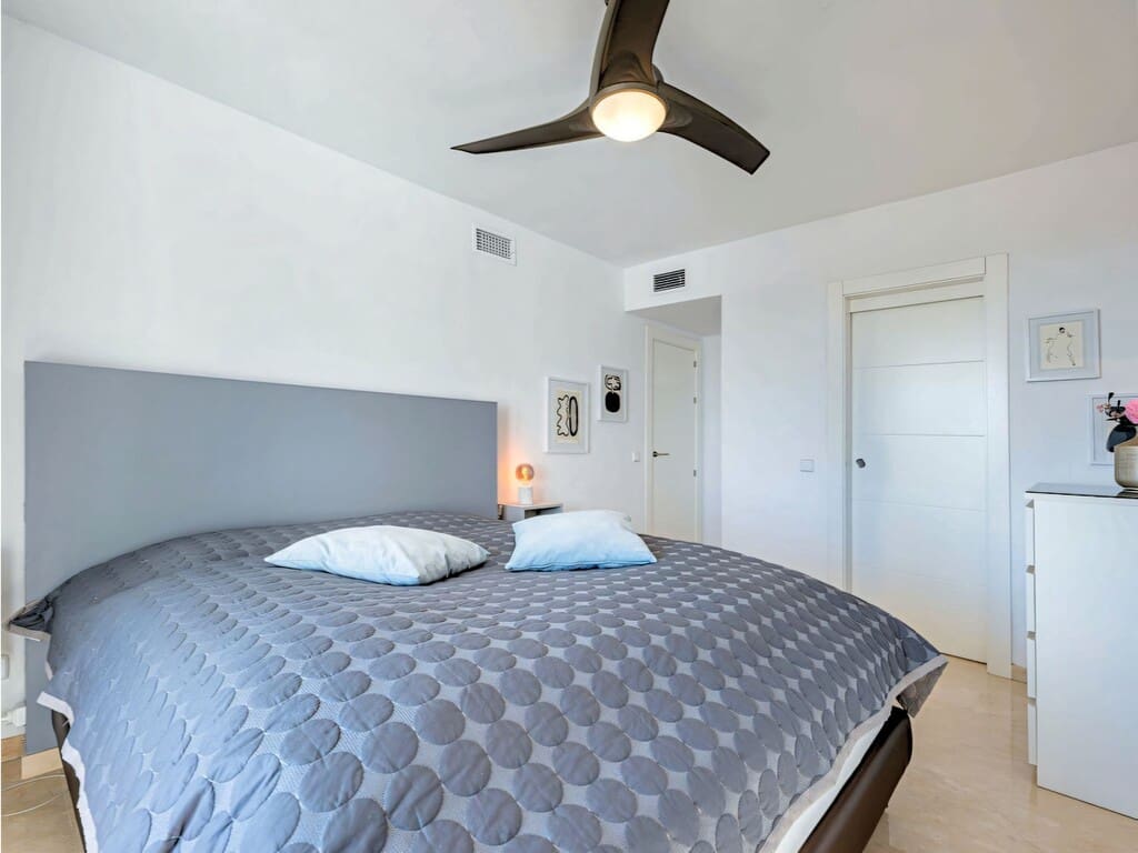 Apartamento de 2 habitaciones en Nueva Andalucia en venta con piscina garaje - 795.000 € (Ref: 10015139)
