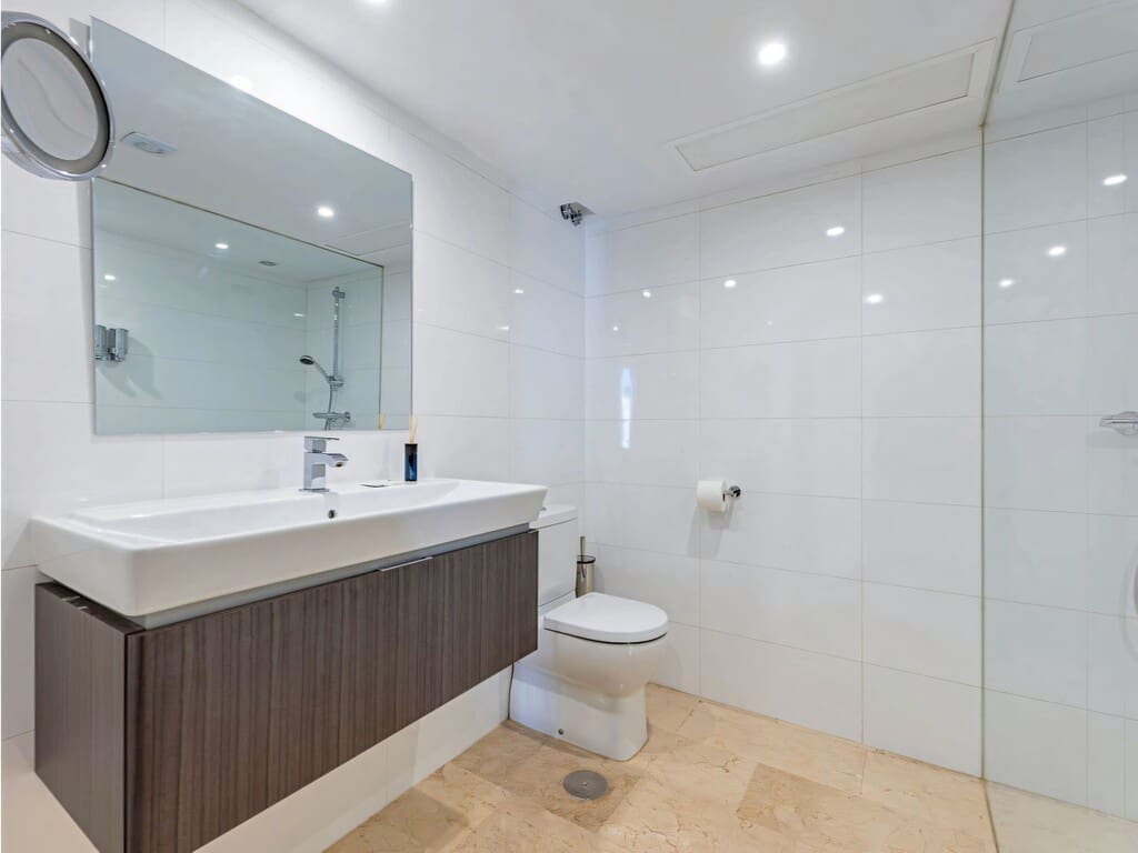 Apartamento de 2 habitaciones en Nueva Andalucia en venta con piscina garaje - 795.000 € (Ref: 10015139)