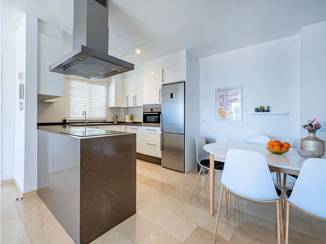 Apartamento de 2 habitaciones en Nueva Andalucia, Marbella en venta con piscina garaje - 795.000 € (Ref: 10015139)