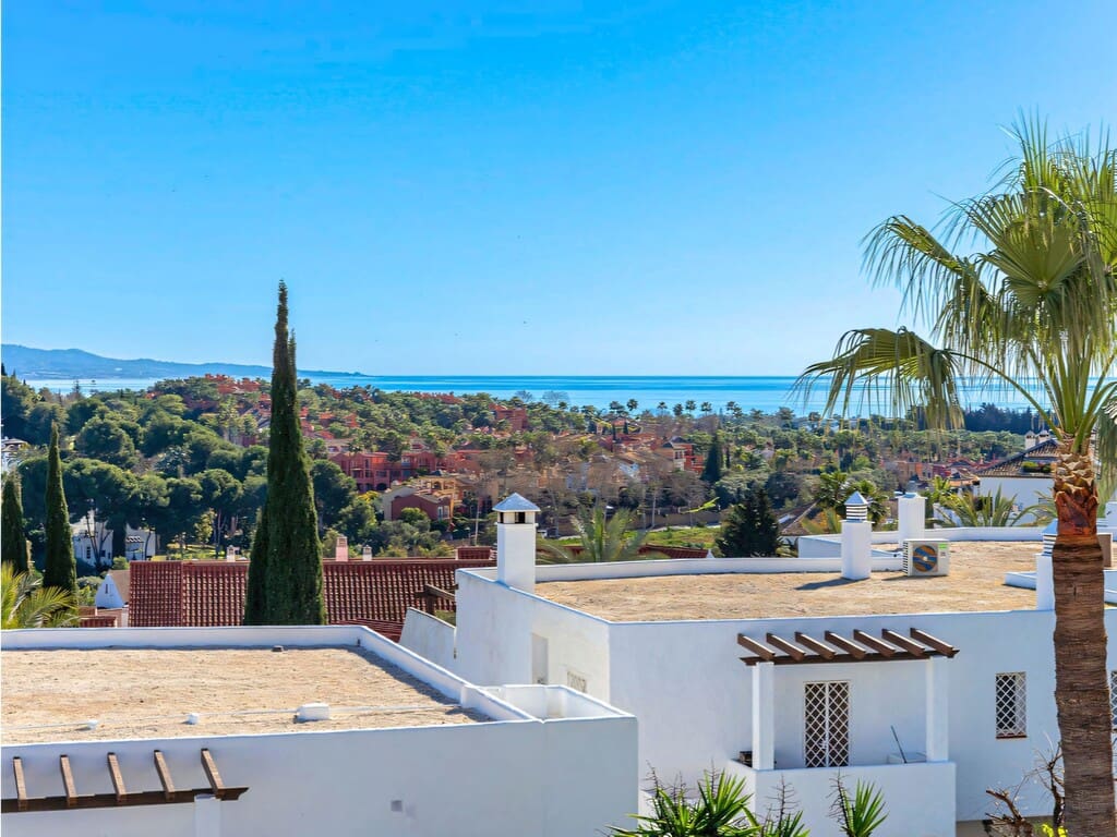 Apartamento de 2 habitaciones en Nueva Andalucia en venta con piscina garaje - 795.000 € (Ref: 10015139)