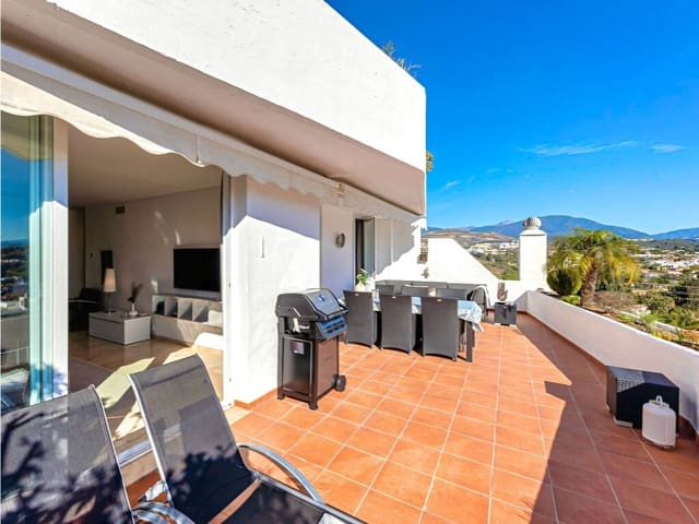 Apartamento de 2 habitaciones en Nueva Andalucia, Marbella en venta con piscina garaje - 795.000 € (Ref: 10015139)