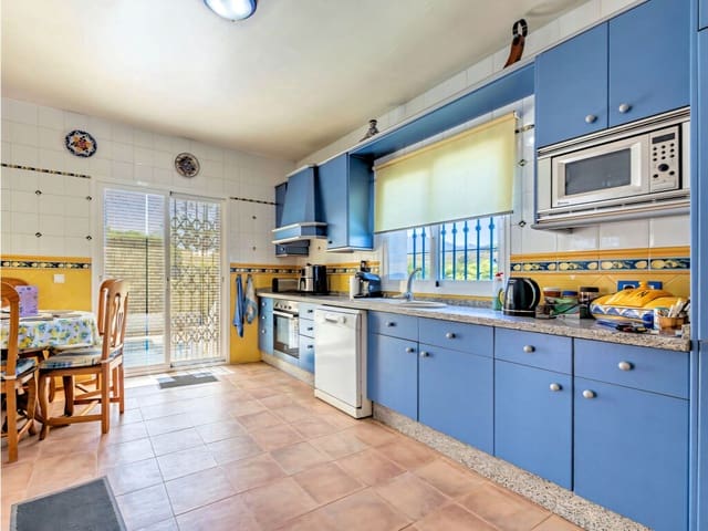 4 bedroom Villa for sale in Coín with pool garage - € 745,000 (Ref: 10017126)