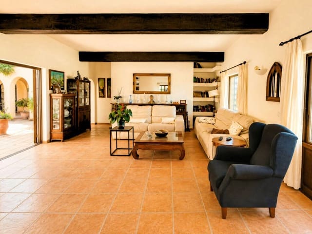 Finca/Casa Rural de 4 habitaciones en Estepona en venta con piscina garaje - 1.740.000 € (Ref: 10017127)
