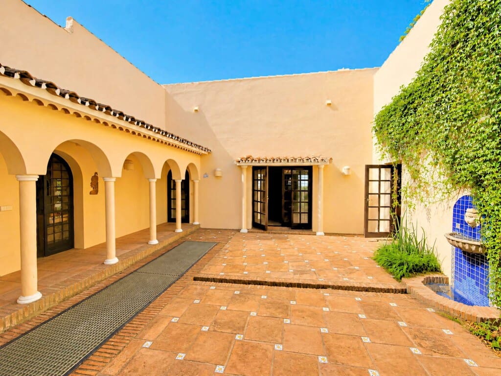 4 slaapkamer Finca/Landhuis te koop in Estepona met zwembad garage - € 1.740.000 (Ref: 10017127)