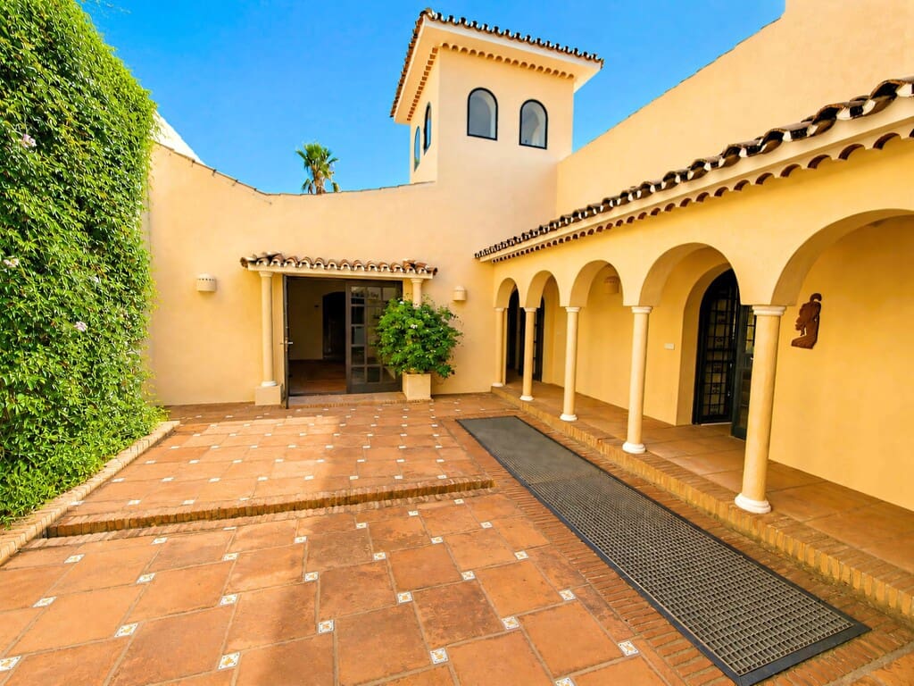 4 slaapkamer Finca/Landhuis te koop in Estepona met zwembad garage - € 1.740.000 (Ref: 10017127)