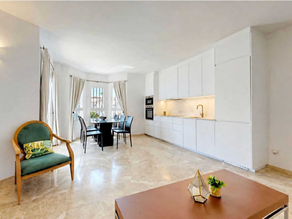 Ático de 3 habitaciones en Nueva Andalucia en venta con piscina - 549.000 € (Ref: 10018944)