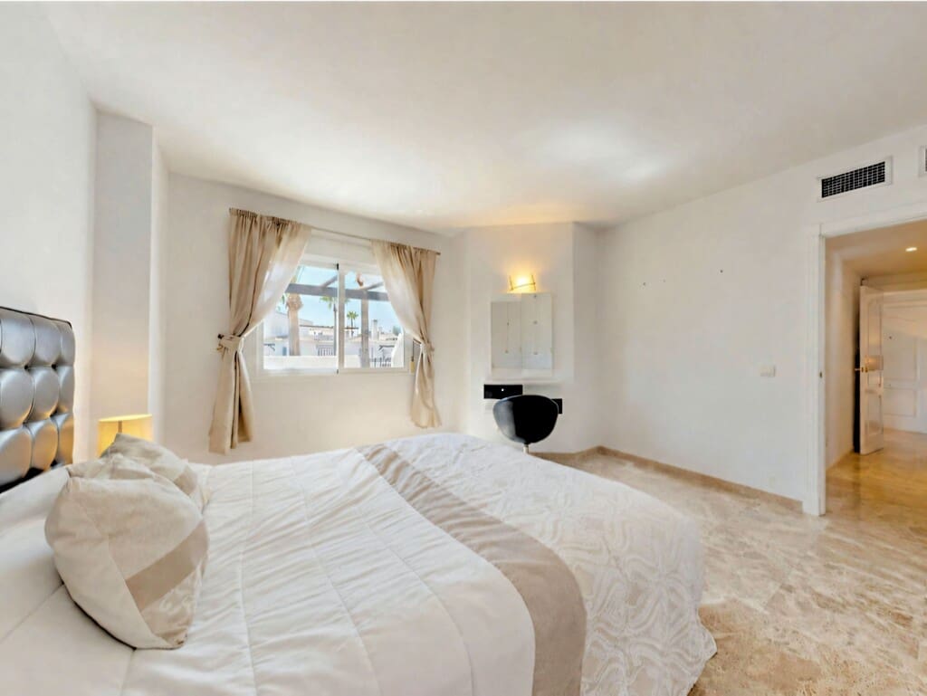 Ático de 3 habitaciones en Nueva Andalucia en venta con piscina - 549.000 € (Ref: 10018944)