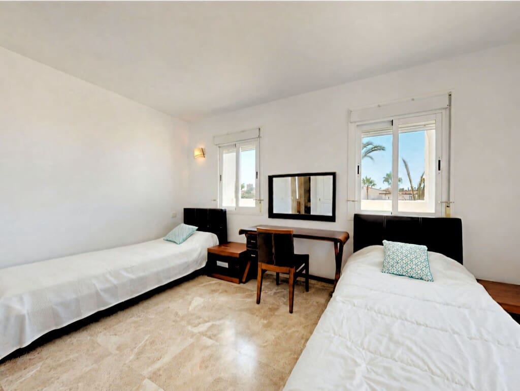 Ático de 3 habitaciones en Nueva Andalucia en venta con piscina - 549.000 € (Ref: 10018944)