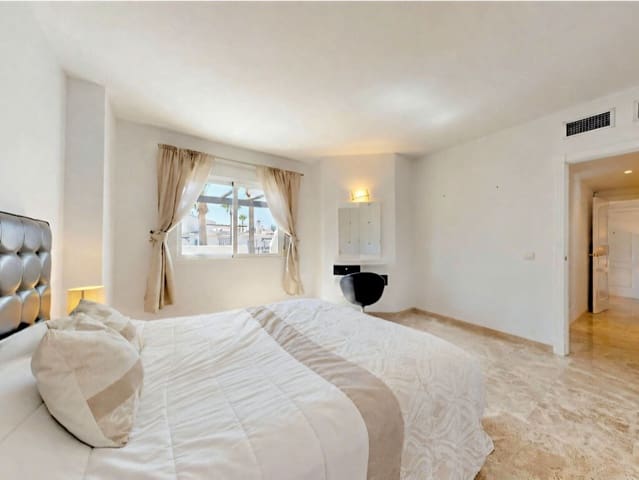 3 bedroom Penthouse for sale in Nueva Andalucia, Marbella with pool - € 549,000 (Ref: 10018944)
