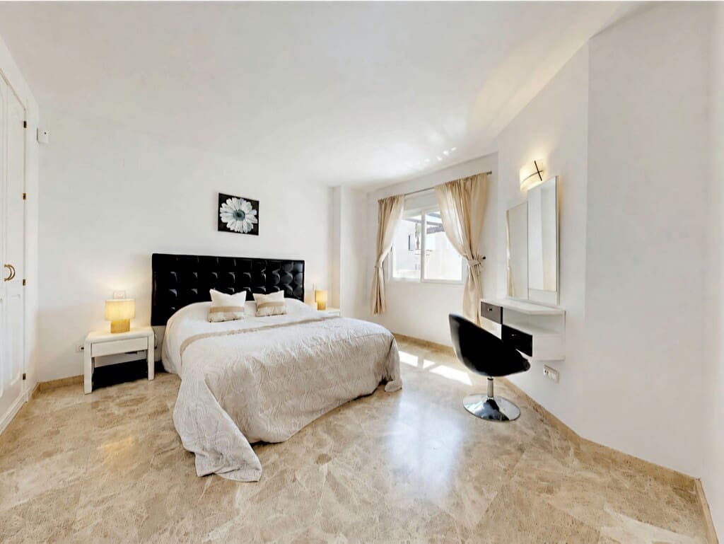 Ático de 3 habitaciones en Nueva Andalucia en venta con piscina - 549.000 € (Ref: 10018944)