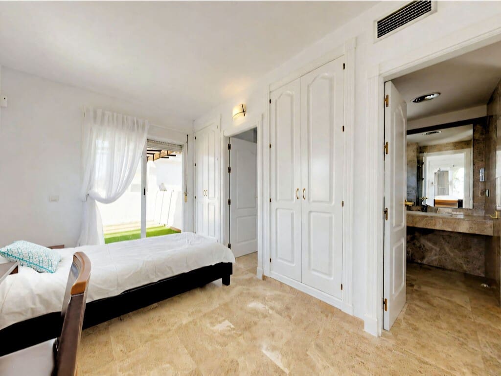 Ático de 3 habitaciones en Nueva Andalucia en venta con piscina - 549.000 € (Ref: 10018944)