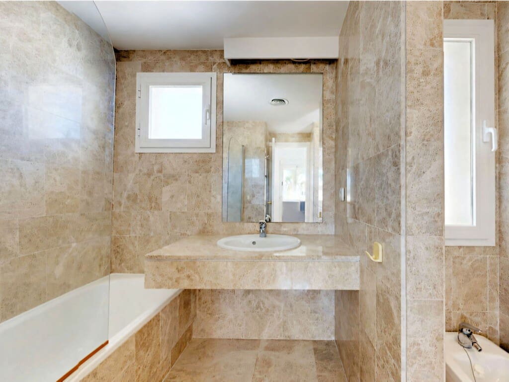 Ático de 3 habitaciones en Nueva Andalucia en venta con piscina - 549.000 € (Ref: 10018944)